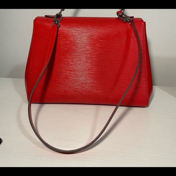 Louis Vuitton Cluny EPI MM bag - Picture 2 of 11
